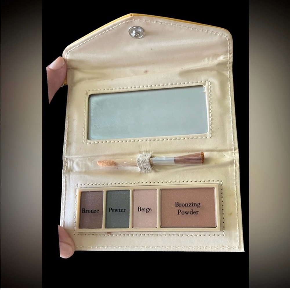 Elizabeth Arden Eye Shadow Palette with Mirror